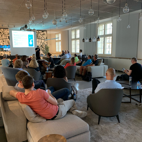 Teilnehmer*innen des Meetups "Wissensarbeit und Digitale Kuratierung" im Telefonica Basecamp