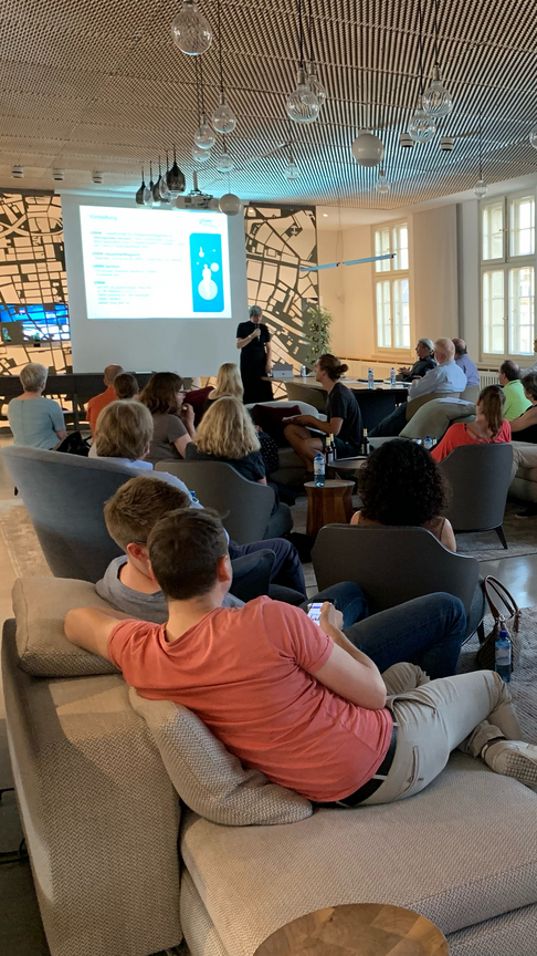 Teilnehmer*innen des Meetups "Wissensarbeit und Digitale Kuratierung" im Telefonica Basecamp