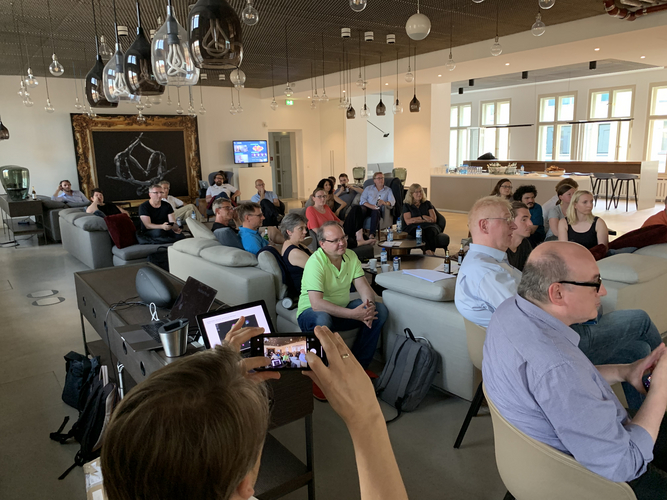 Teilnehmer*innen des Meetups "Wissensarbeit und Digitale Kuratierung" im Telefonica Basecamp