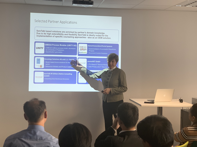 Dr. Frauke Weichhardt präsentierte das Smart Business Process Modeling von Semtation